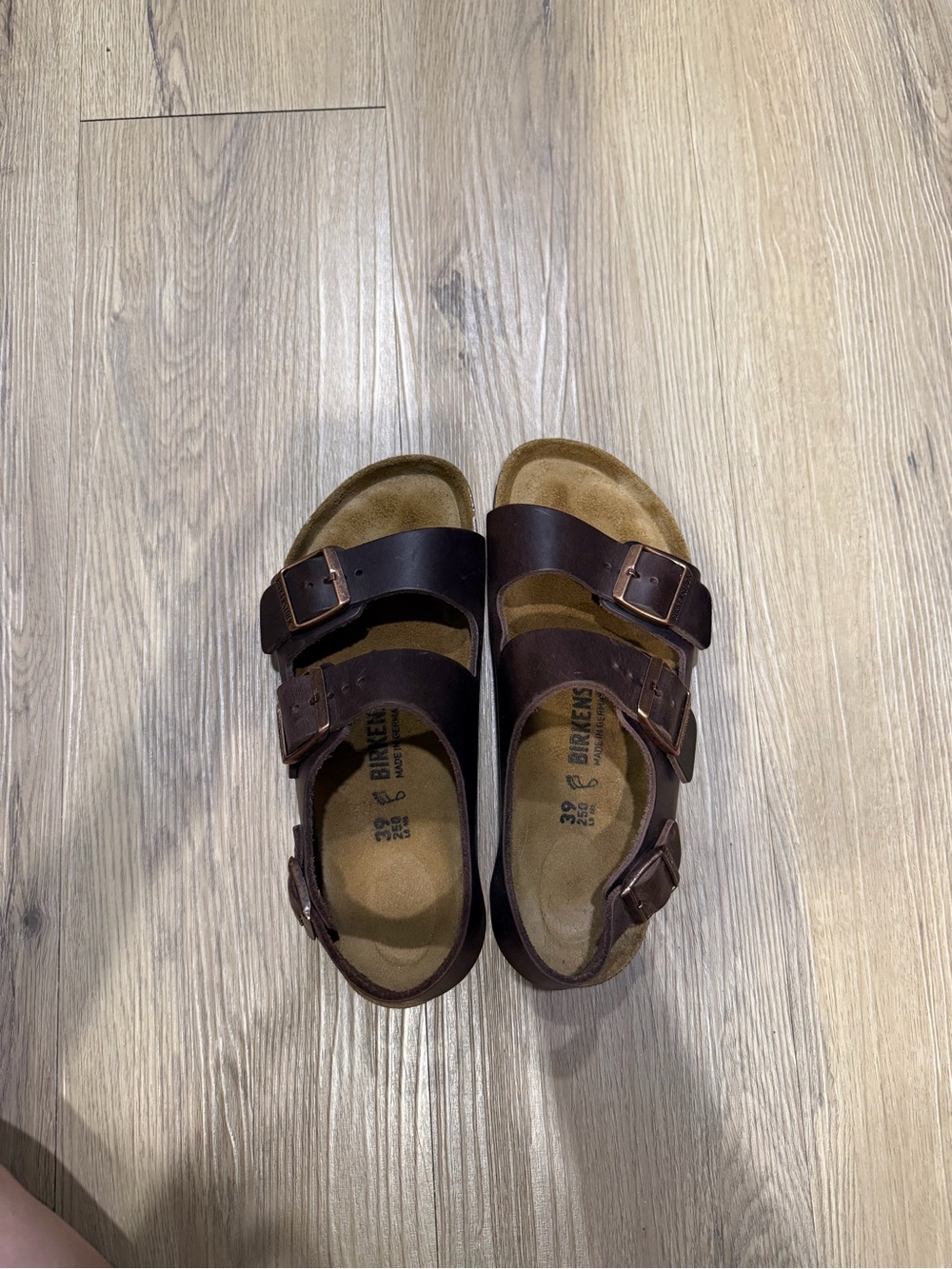 Birkenstock Milano Sandals in a dark brown leather with a backstrap Size:39/8.5